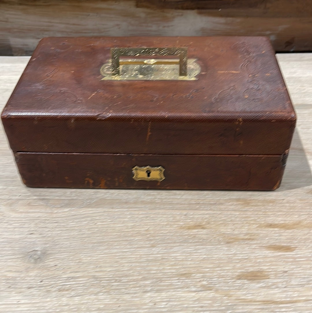 Gentleman Traveling Case with Bottles