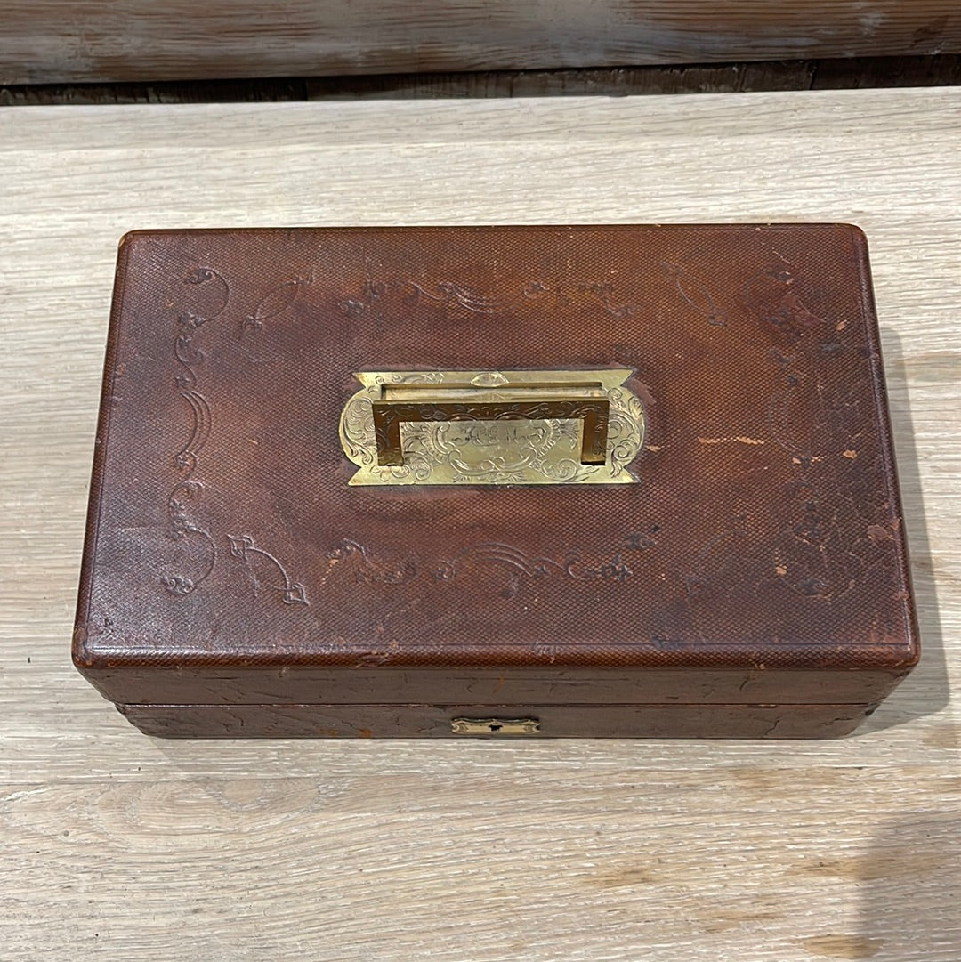 Gentleman Traveling Case with Bottles