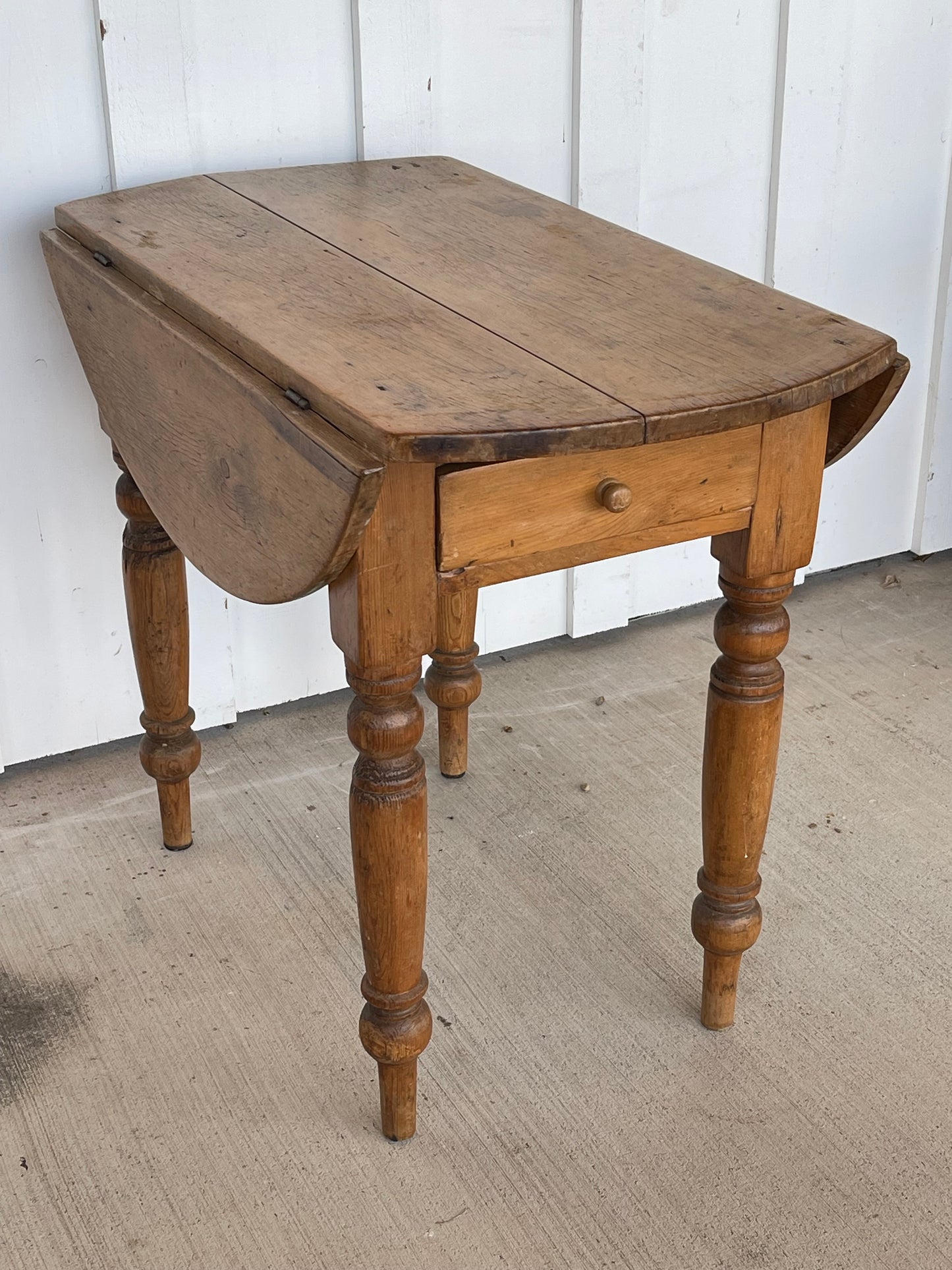 Country Pine Pembrook Table