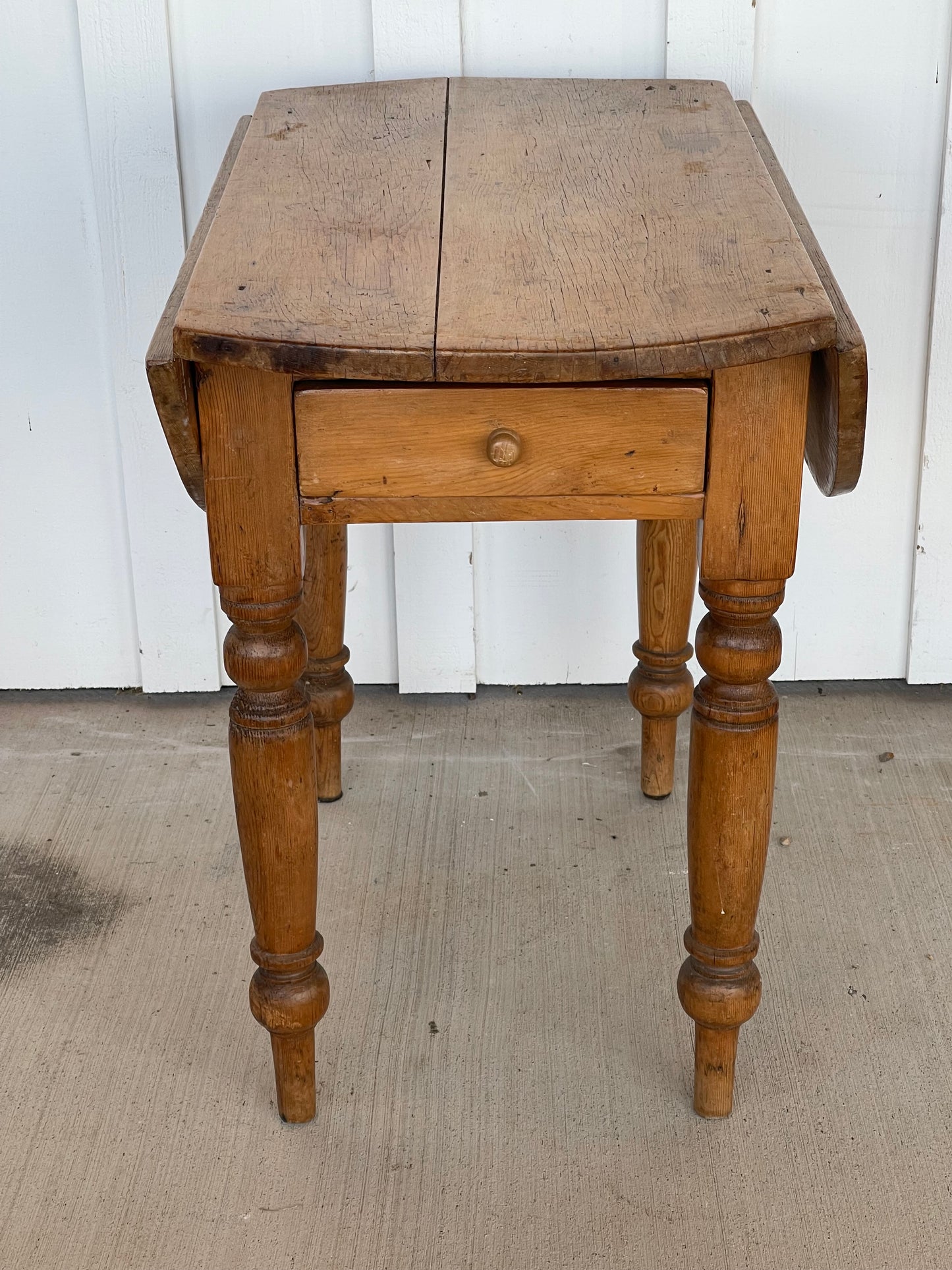 Country Pine Pembrook Table