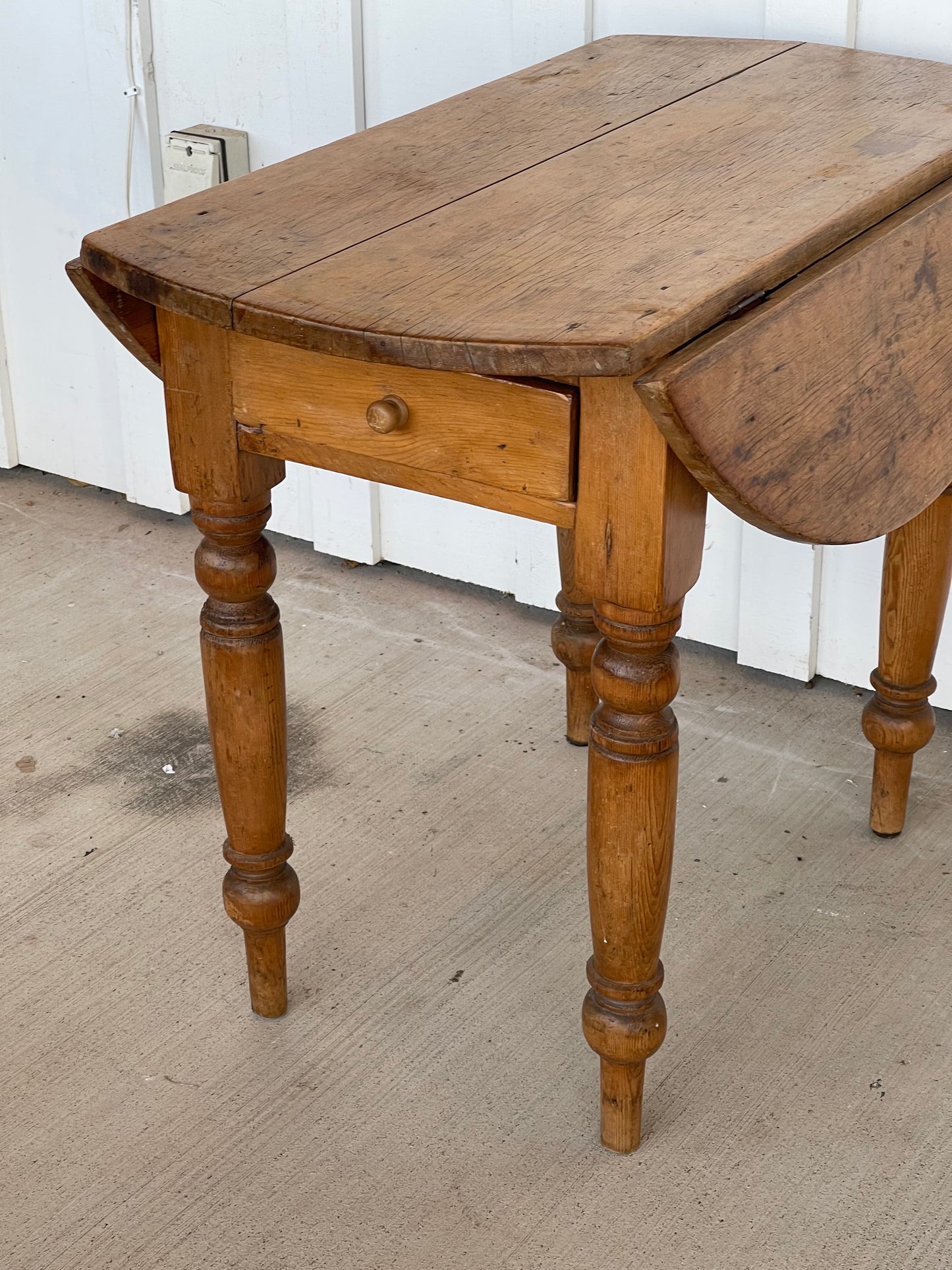 Country Pine Pembrook Table