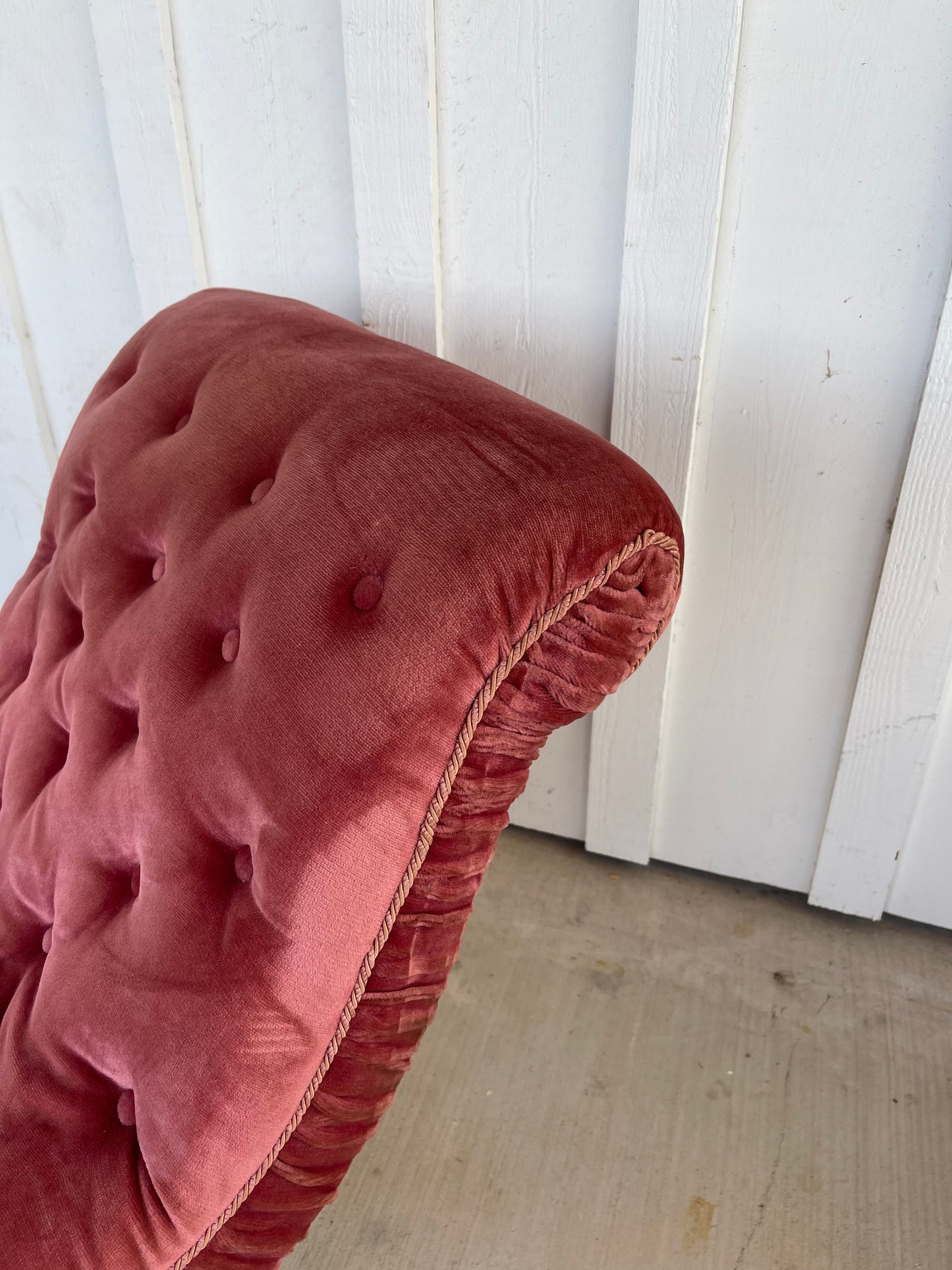 Brewster Pink Chaise Style of George Smith